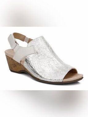 Like New! Vionic Tatiana Silver Metallic Snakeskin Open Toe Sling Back Size 8.5